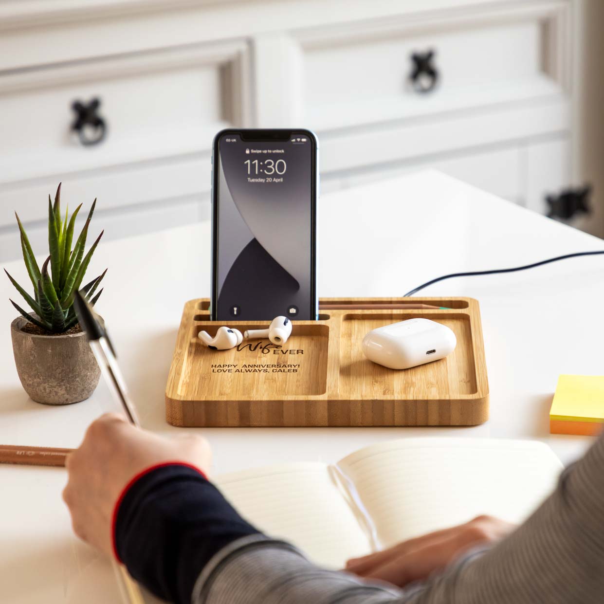 Personalised Best Husband or Wife Wireless Charger Desk Tidy